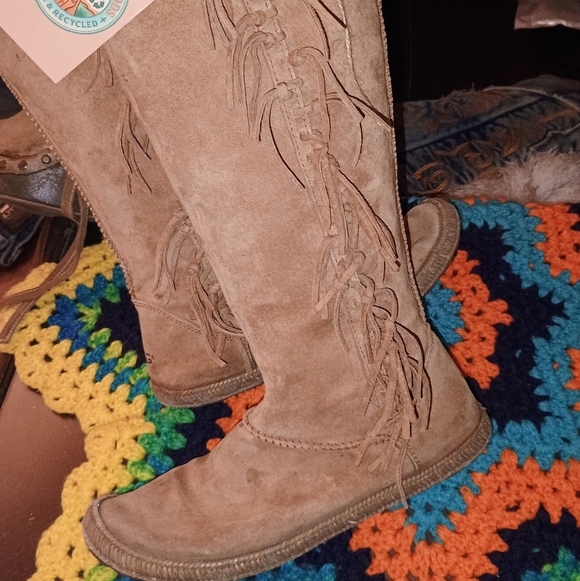 UGG Shoes - UGG Suede MOCCASIN Fringe Boots!!